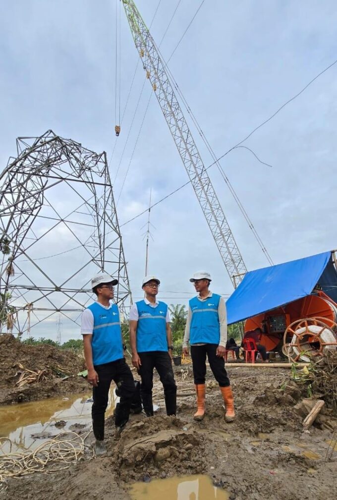 PLN Gunakan Crane sebagai Tower Sementara, Aliran Listrik Aceh Mulai Pulih