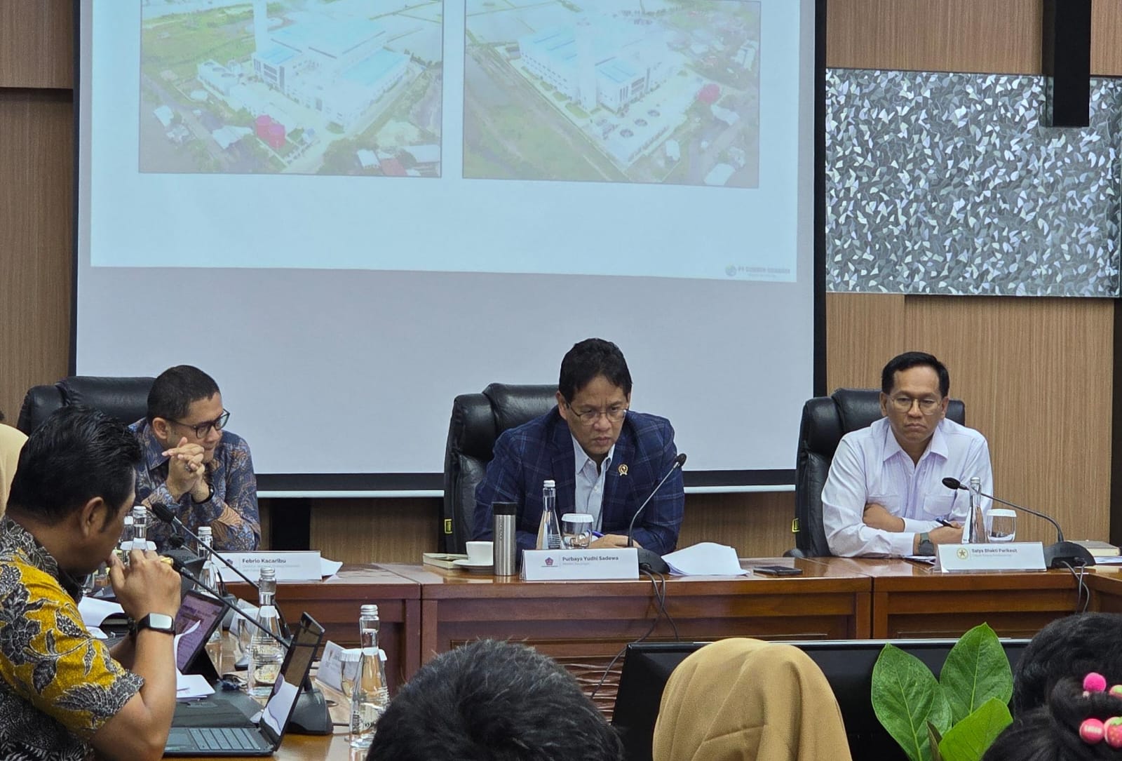 Kemenkeu menilai ekonomi Indonesia akhir 2025 tetap kuat. PMI ekspansif, inflasi terkendali, dan konsumsi solid jadi modal 2026.