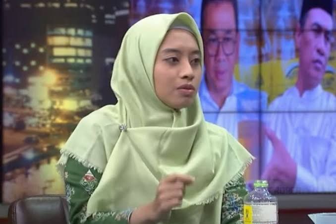 YLKI menyoroti service charge yang dinilai membebani konsumen. Biaya tambahan tanpa transparansi berisiko bikin harga melonjak.