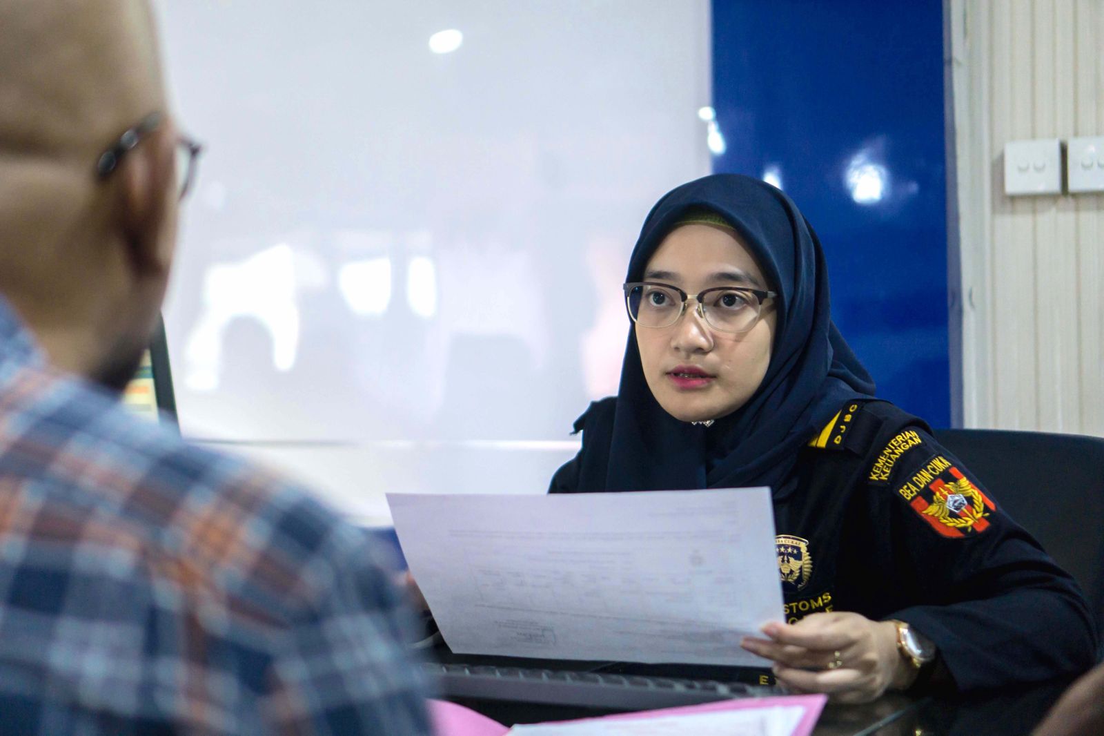 Aturan baru ekspor emas berlaku. Bea Cukai Soekarno-Hatta layani deklarasi dan bea keluar emas penumpang senilai hampir Rp696 juta.