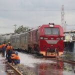 Meski jalur sudah terbuka terbatas, KAI tetap membatalkan 34 perjalanan KA pasca banjir Pekalongan demi menjaga keselamatan penumpang.