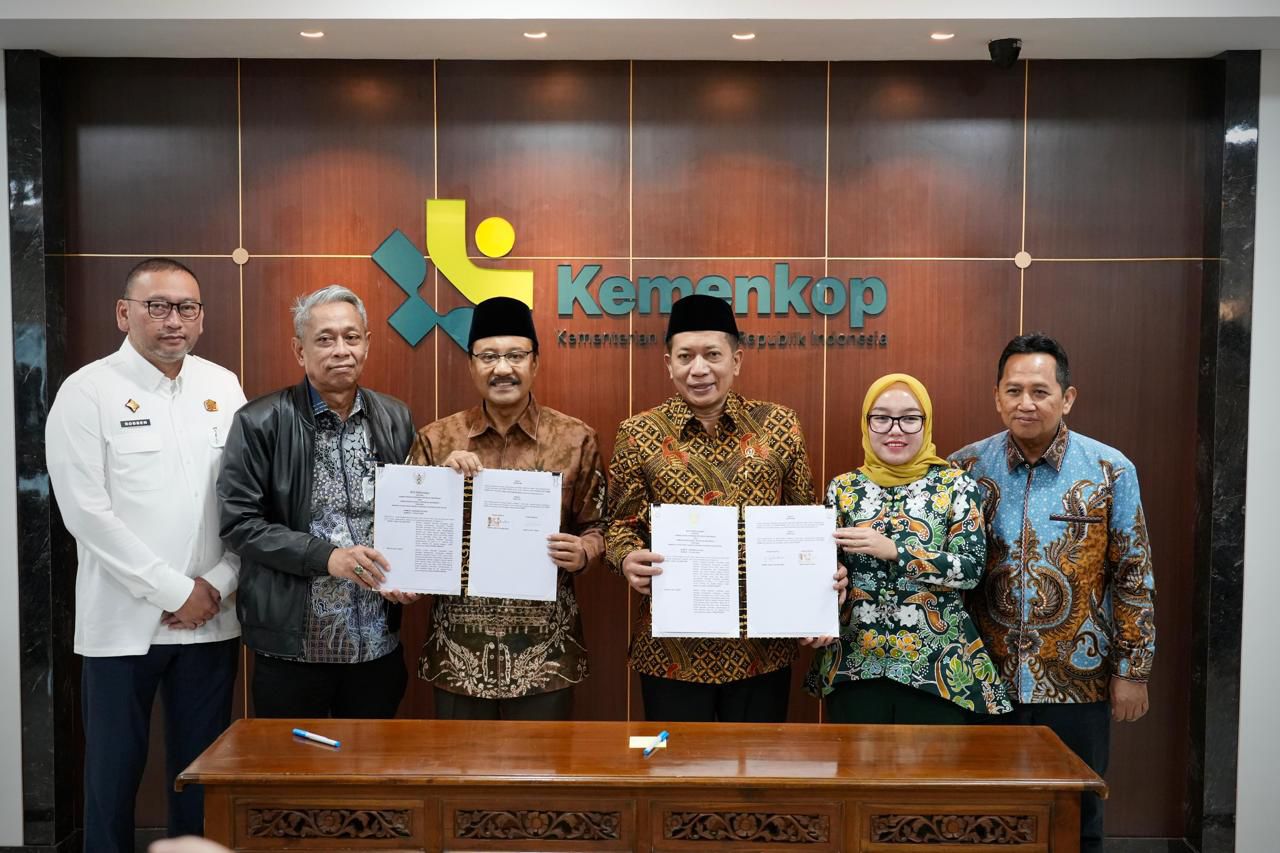 Kemenkop dan Kemensos bekerja sama memberdayakan KPM bansos melalui Kopdes Merah Putih agar penerima bantuan naik kelas sebagai anggota koperasi.