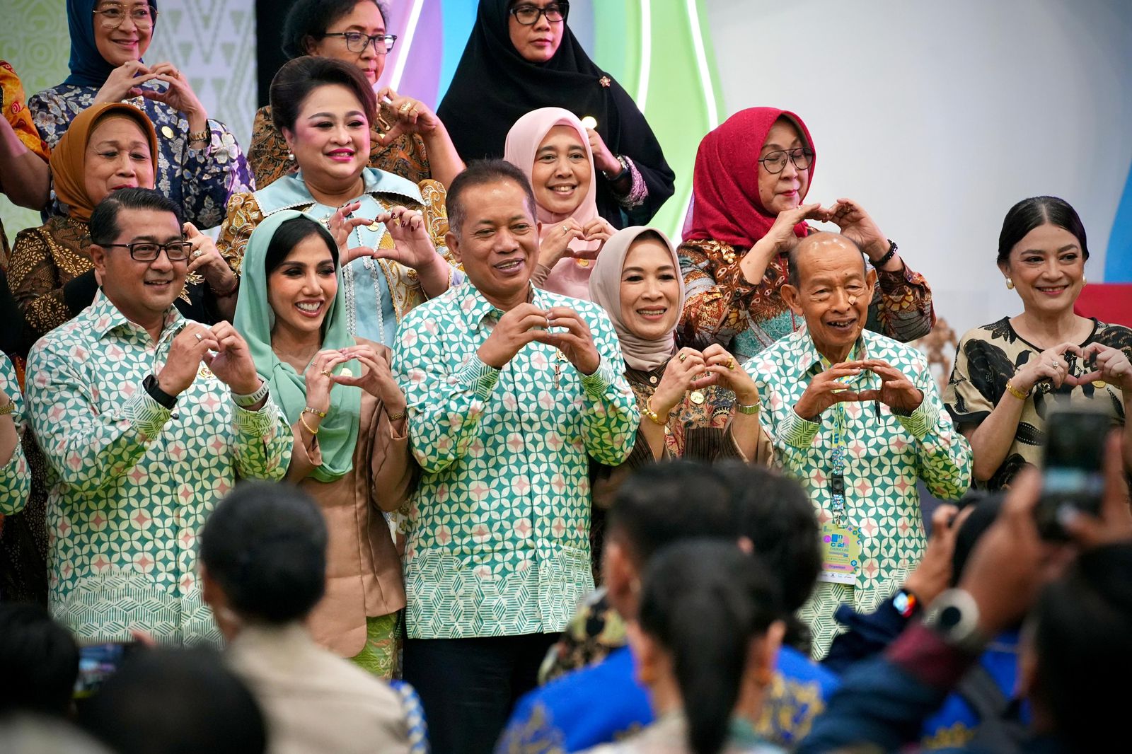 Kopdes Merah Putih didorong jadi jalur pemasaran produk womenpreneur Inacraft 2026 agar distribusi berkelanjutan hingga ke desa.