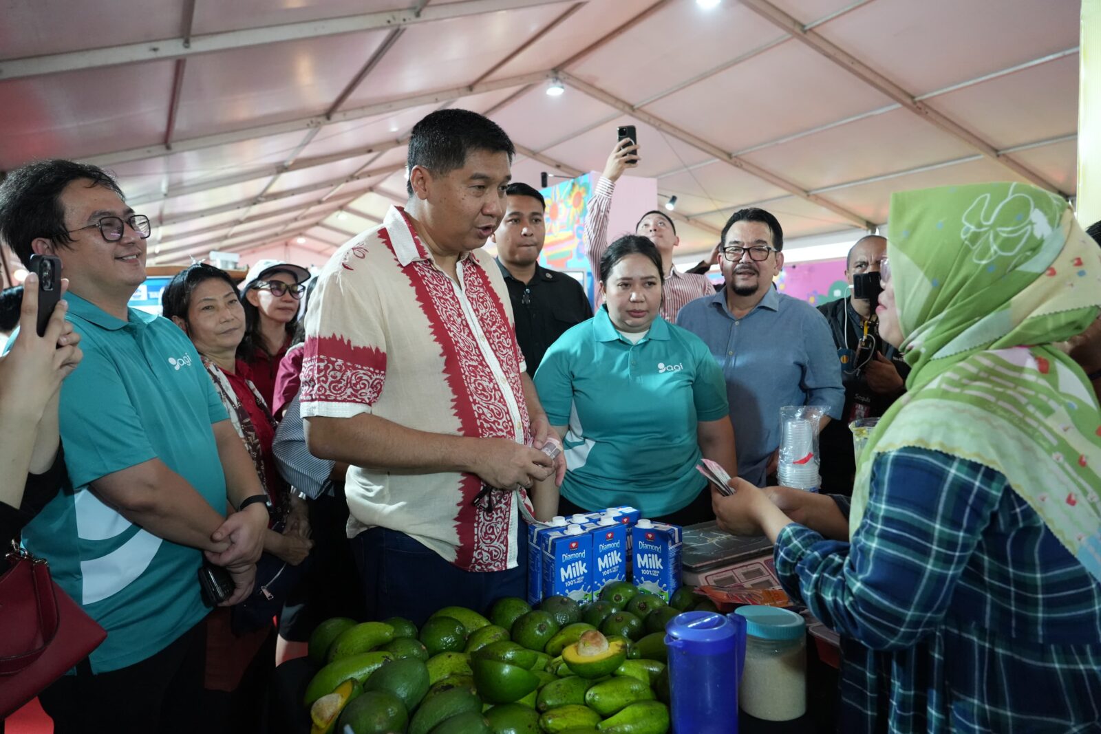 Kementerian PKP siapkan 100 rumah subsidi tanpa DP untuk UMKM. Bunga 5 persen dan biaya gratis, akses hunian makin mudah.