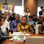 Program Gentengisasi mulai di Menteng Tenggulun. Sebanyak 52 rumah direnovasi dan UMKM diperkuat untuk dorong ekonomi warga.