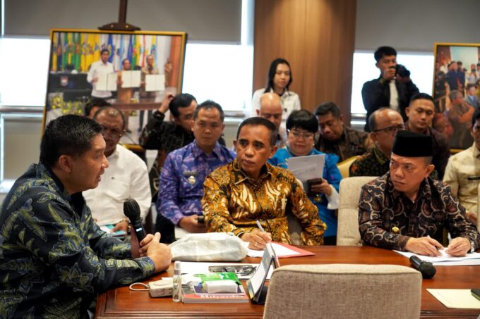 Program Gentengisasi mulai di Menteng Tenggulun. Sebanyak 52 rumah direnovasi dan UMKM diperkuat untuk dorong ekonomi warga.