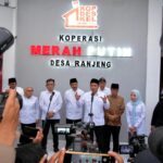 PKH masuk Kopdes Merah Putih. Menkop sebut uang berputar di desa, penerima bansos kini berpeluang dapat SHU dan jadi lebih mandiri.