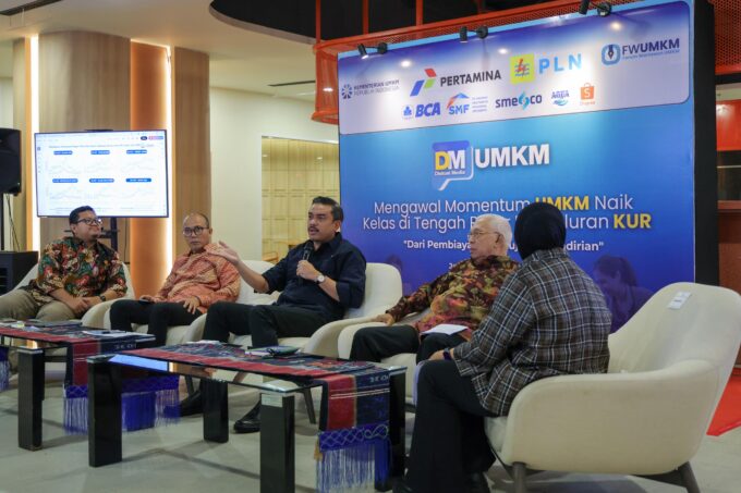 Menteri UMKM Maman Abdurrahman sebut impor jadi ancaman utama UMKM. Target KUR Rp295 triliun dinilai belum cukup tanpa perlindungan pasar domestik.