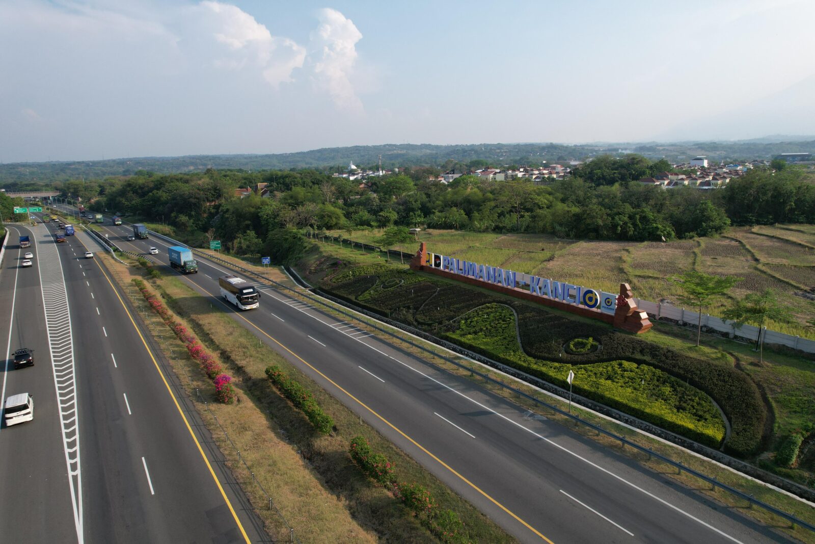 Jasa Marga memprediksi lebih dari 1 juta kendaraan melintas di Tol Trans Jawa saat mudik Lebaran 2026.