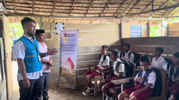 5.000 Paket Perlengkapan Sekolah Disalurkan Danantara–PLN, Siswa di Tiga Provinsi Ikut Merasakan