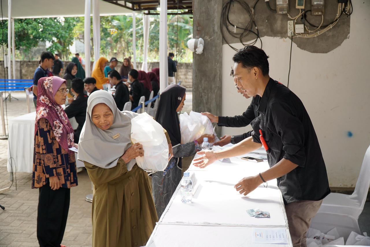 Pertamina Gelar Pasar Murah di Tuban, Warga Bisa Tebus Sembako Rp30 Ribu