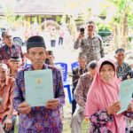 Lawan Mafia Tanah, Sertipikat Mbah Tupon Akhirnya Kembali Setelah Proses Panjang