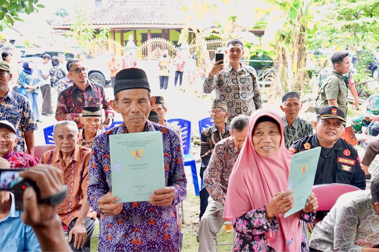 Lawan Mafia Tanah, Sertipikat Mbah Tupon Akhirnya Kembali Setelah Proses Panjang