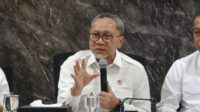 KDKMP jadi senjata baru lawan tengkulak. Zulhas sebut petani bisa jual hasil panen dengan harga lebih tinggi dan stabil.