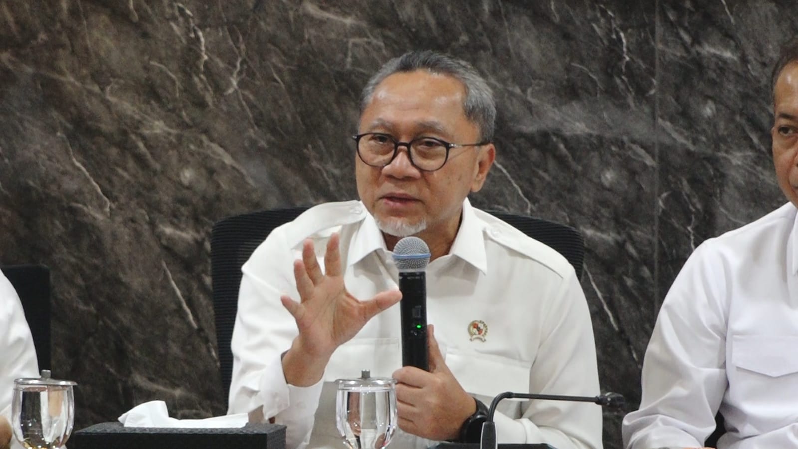 KDKMP jadi senjata baru lawan tengkulak. Zulhas sebut petani bisa jual hasil panen dengan harga lebih tinggi dan stabil.