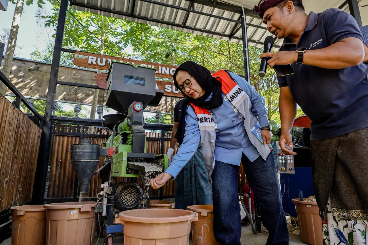 Program Pertamina di Bali sukses meningkatkan hasil panen, menghemat biaya petani, dan menggerakkan ekonomi berbasis energi bersih.