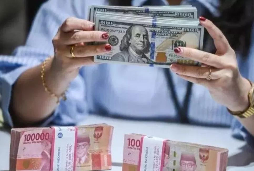 BI menaikkan suku bunga menjadi 5,50 persen. Pengamat menilai langkah ini penting menjaga rupiah dan mengendalikan inflasi.