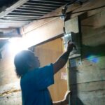 Ribuan Rumah di Pegunungan Arfak Kini Terang Sepanjang Hari