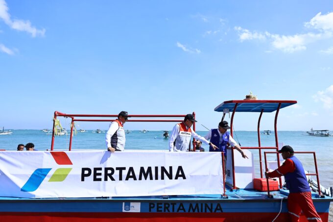 Pertamina Kenalkan Kapal Robot Berbasis AI untuk Bersihkan Sampah Laut di Bali