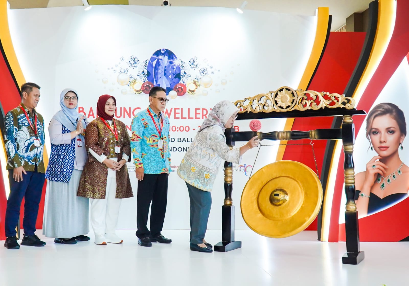Padukan Kreatifitas dan Budaya Industri Perhiasan Kian Berkilau
