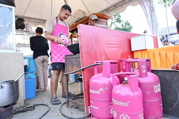 Pertamina Salurkan Bright Gas untuk Pedagang Jakarta Fair, UMK Kuliner Dapat Suntikan Dukungan Operasional