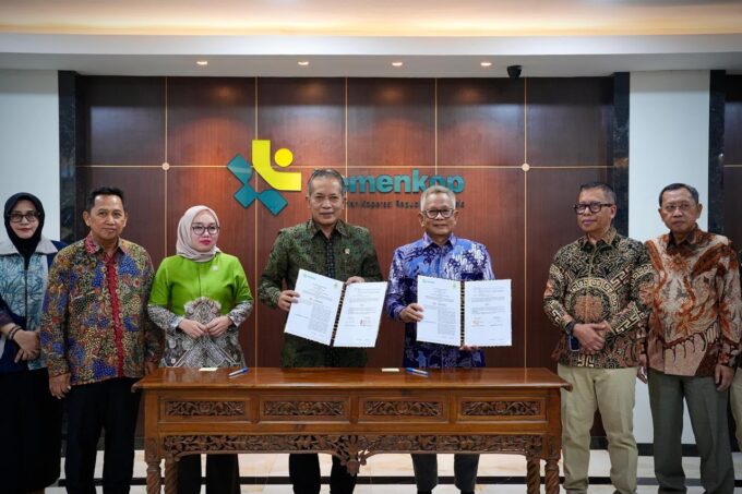 Kemenkop dan Agrinas Palma membangun ekosistem sawit berbasis koperasi untuk memperkuat daya tawar petani dan industri hilir.
