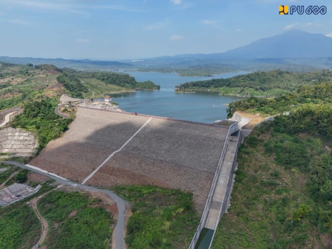 Kementerian PU memperkuat mitigasi El Nino 2026 di Jawa Barat dengan Satgas dan 290 personel untuk menjaga pasokan air.
