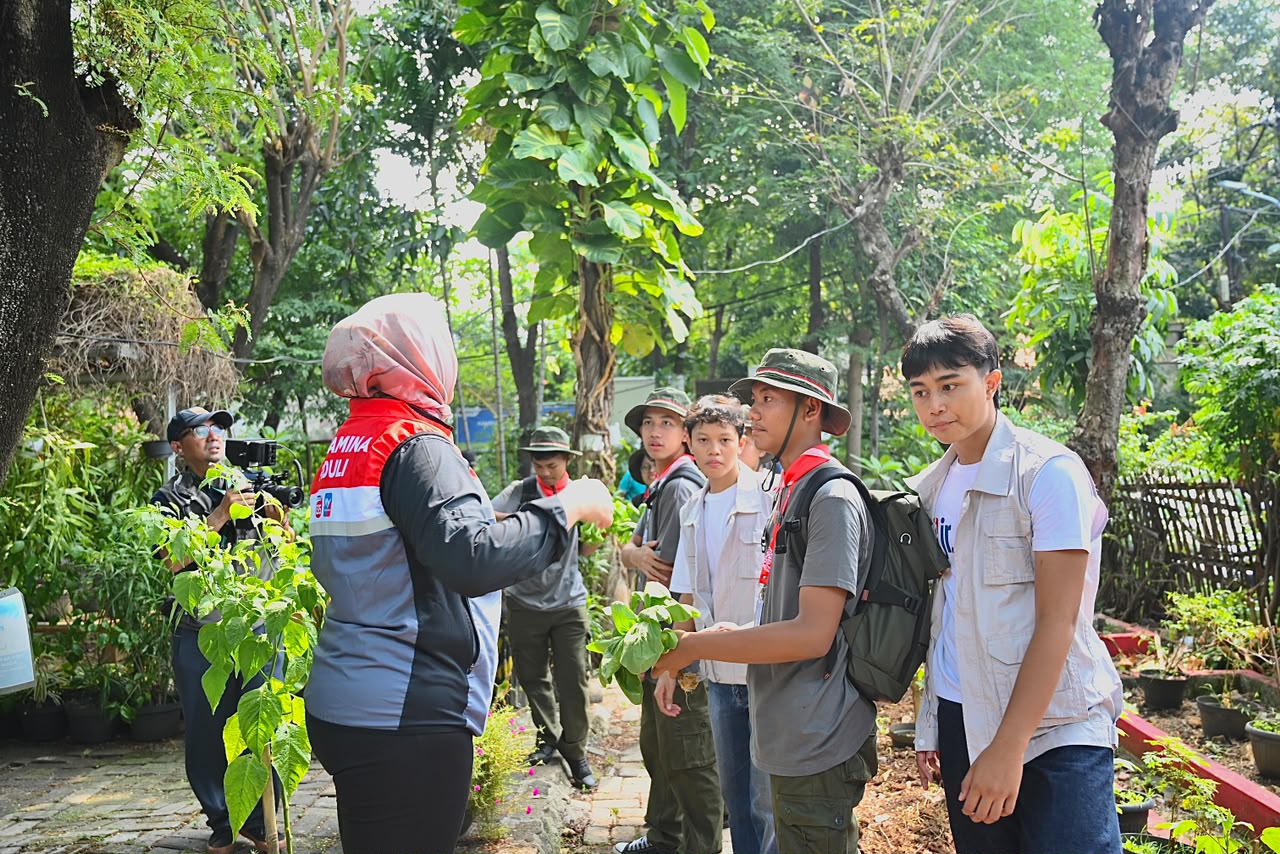 GreenBus Pertamina Kenalkan Energi Terbarukan dan Urban Farming kepada Pelajar di Kemayoran