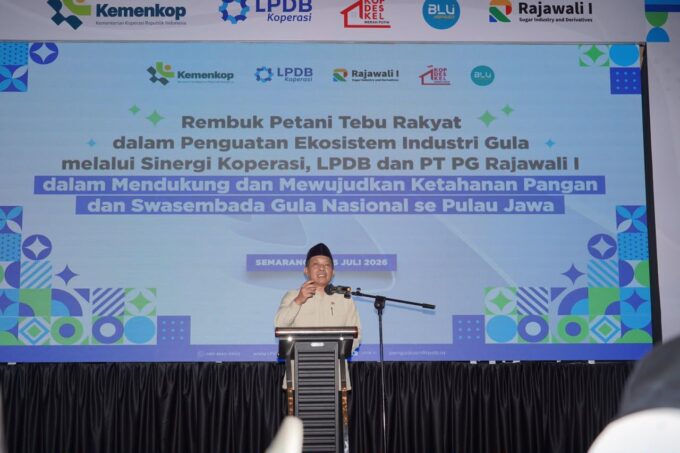 Kemenkop memperkuat koperasi petani tebu untuk meningkatkan kesejahteraan, produktivitas, dan mendukung swasembada gula nasional.