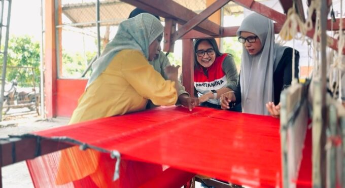 PHR Pulihkan Semangat Pengrajin Tenun Rumbai, Srikandi Serumpun Kembali Produktif