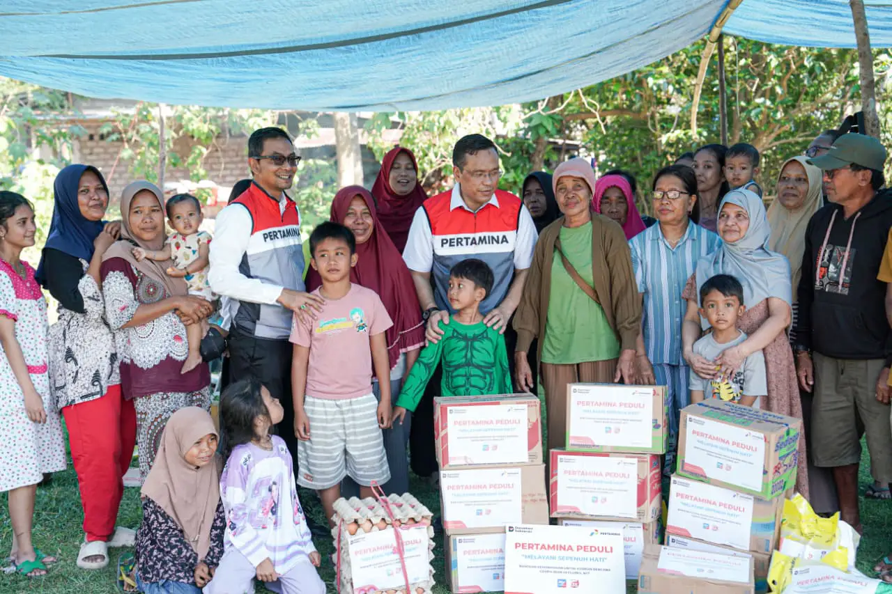 HUT ke-81 RI, Bos Pertamina Pimpin Upacara hingga Beri Bantuan Ditengah Penanganan Gempa Flores