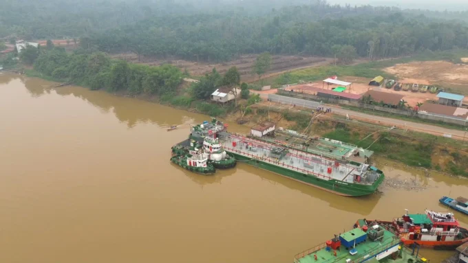 BBM Sintang Terancam Jalur Kapuas Surut, Pertamina Buka Jalur Distribusi Alternatif