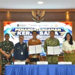 Penandatanganan kerja sama Pertamina NRE, Kodaeral III, dan Lumitech untuk studi pengembangan PLTS di pangkalan TNI AL.