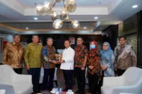 Industri Ngeluh Harga Bahan Baku Lokal Mahal. Kemenperin Akan Beri Solusi!