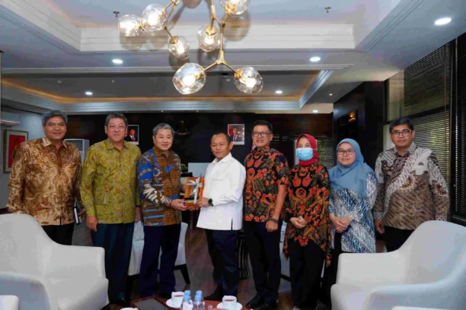 Industri Ngeluh Harga Bahan Baku Lokal Mahal. Kemenperin Akan Beri Solusi!