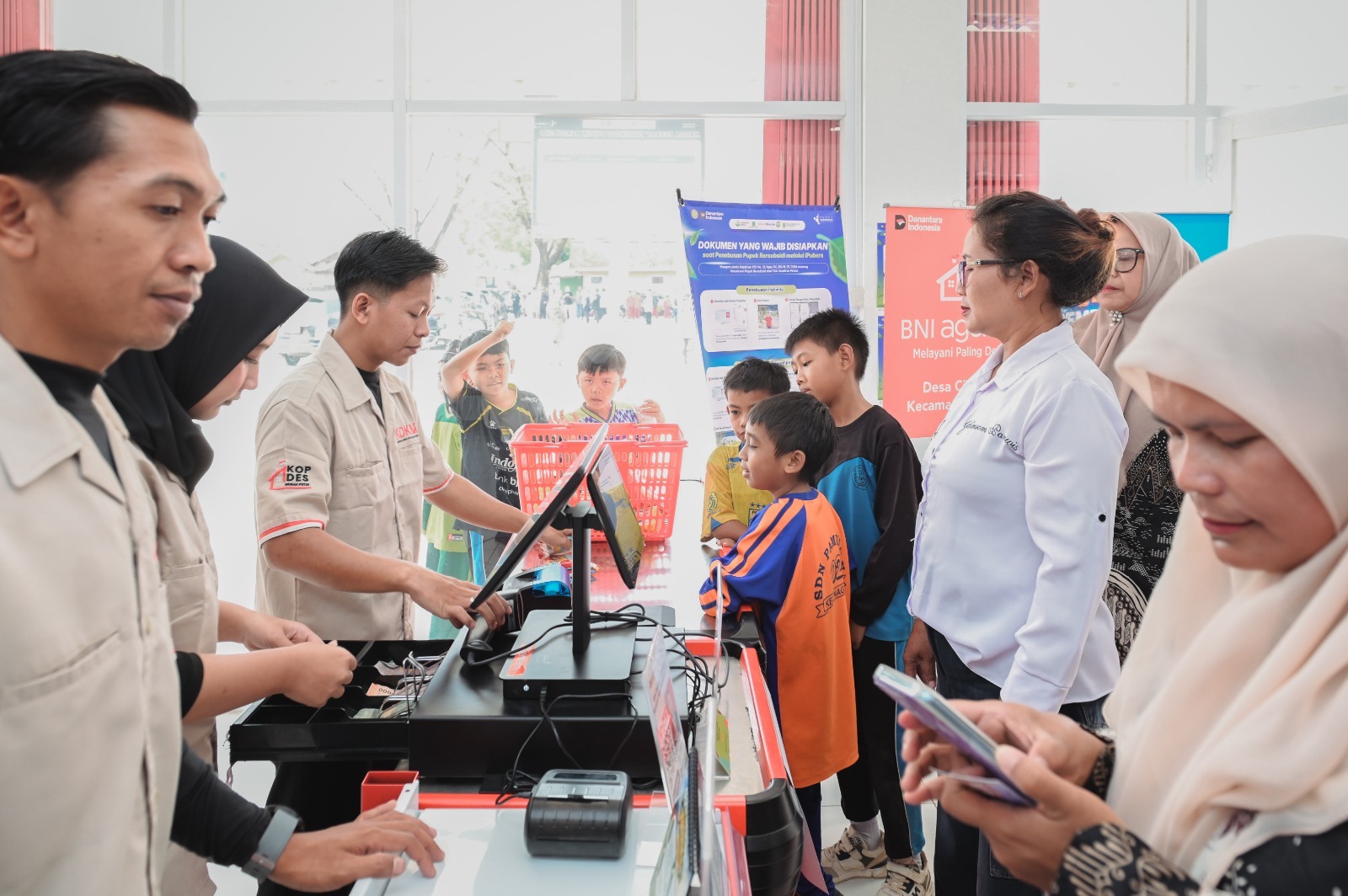 PLN Perluas Layanan hingga Desa, Koperasi Merah Putih Kini Bisa Layani Transaksi Listrik